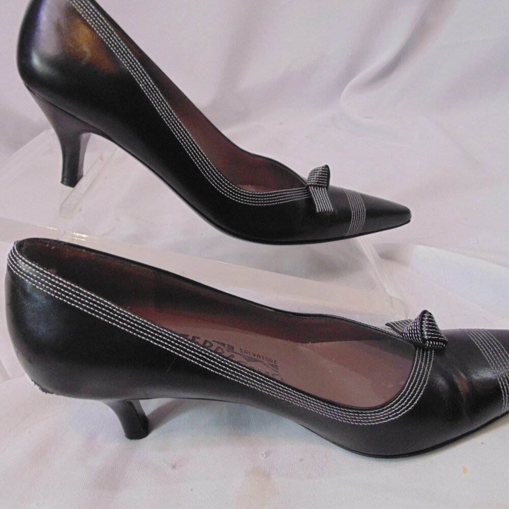 Salvatore Ferragamo “Grace” Ladies Shoe Black Leather Pump Size 5 1/2 AA - Picture 3 of 13